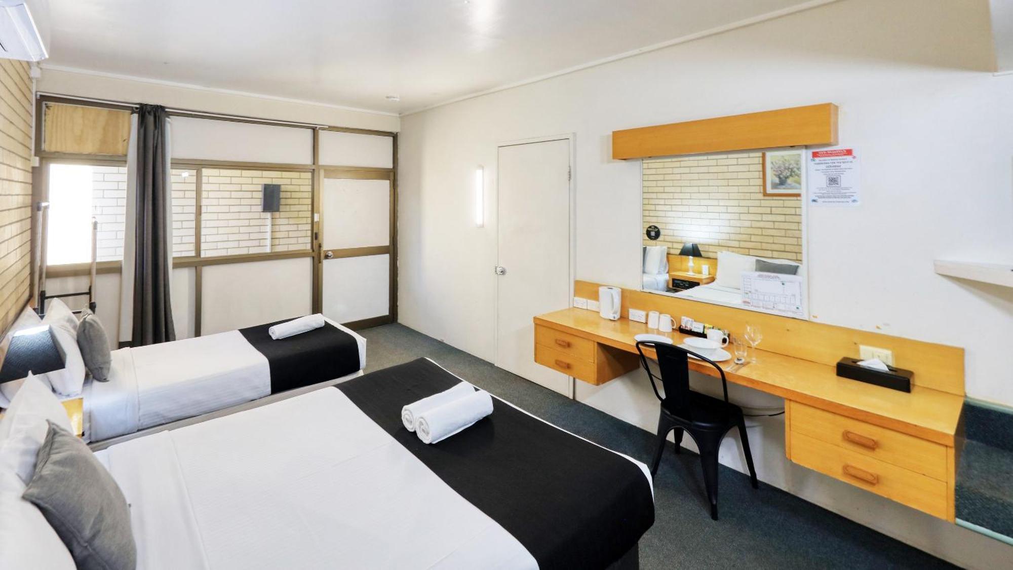 Tropical Gateway Motor Inn Rockhampton Ngoại thất bức ảnh