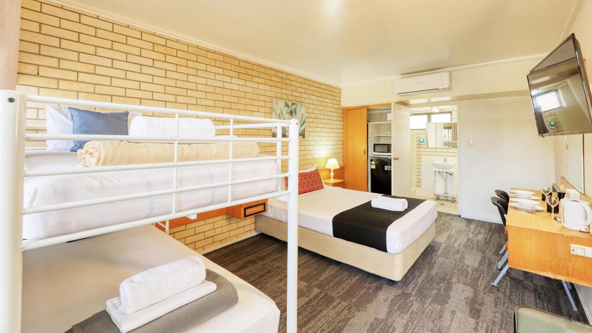 Tropical Gateway Motor Inn Rockhampton Ngoại thất bức ảnh