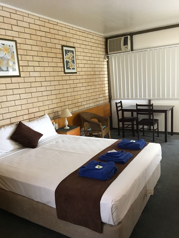 Tropical Gateway Motor Inn Rockhampton Ngoại thất bức ảnh