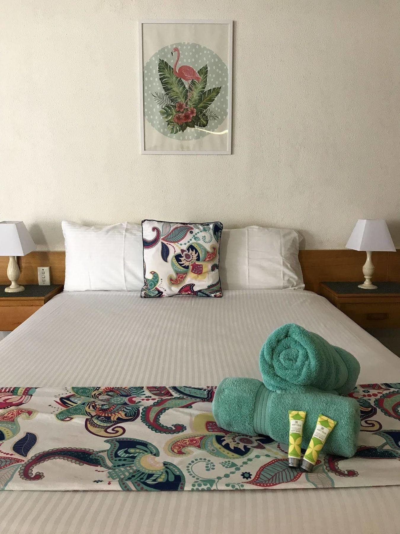 Tropical Gateway Motor Inn Rockhampton Ngoại thất bức ảnh